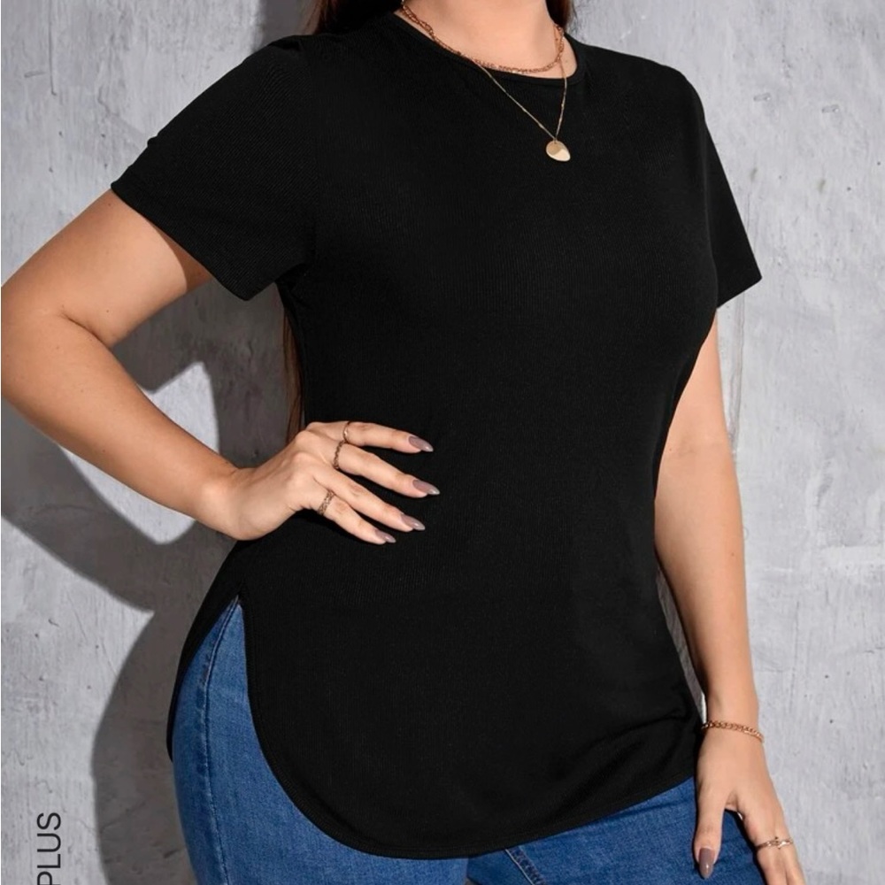 BLACK RIBBED T SHIRT